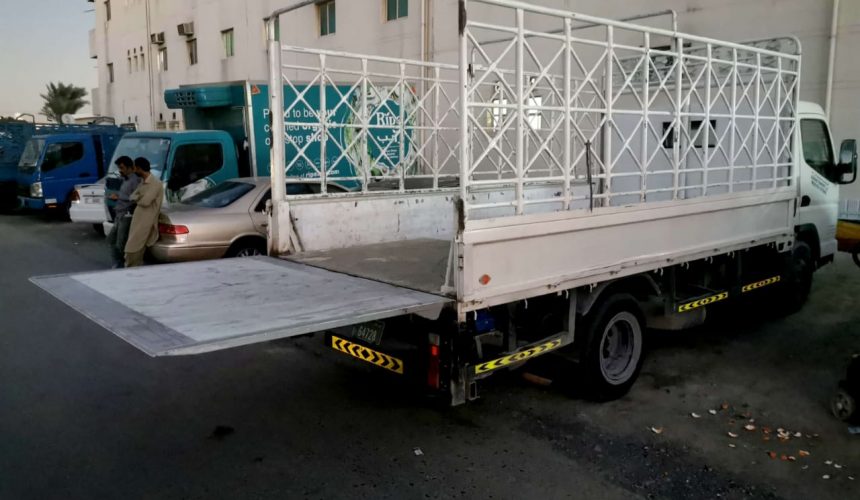 Commercial pickup truck rental in Dubai 1 ton truck for construction and warehouse transport